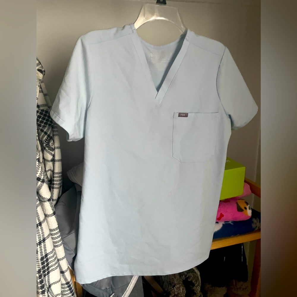 figs scrub top